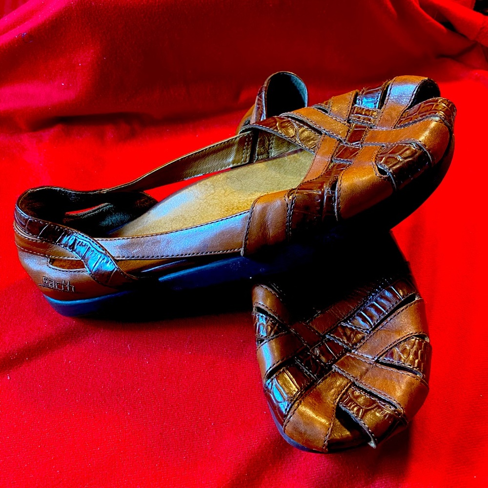 EARTH Women’s Shoes